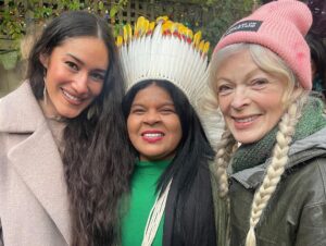 Q'orianka Kilcher Instagram - In honor of #internationalwomensday 🙌🏽✊🏽🇵🇪🇧🇷🇧🇴 I was too busy spending time with my sisters yesterday to post, so I’m a day late ☺️ but every day is a day to celebrate these amazing, strong and resilient women!🫶🏽 “Here’s to strong women: May we know them. May we be them. May we raise them.”