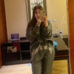 Qin Lan Instagram - 收工✌️耶