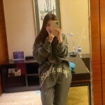 Qin Lan Instagram - 收工✌️耶