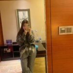 Qin Lan Instagram - 收工✌️耶