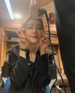 Qin Lan Instagram - 👋👋