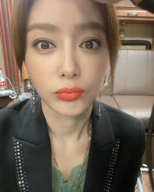 Qin Lan Instagram - 👋👋