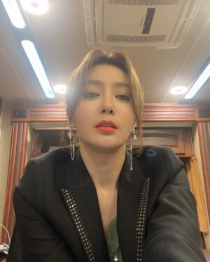 Qin Lan Instagram - 👋👋