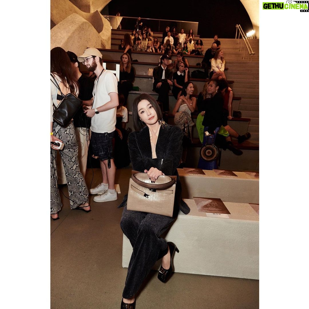 Qin Lan Instagram - 与老朋友又见面了。@toryburch, #ToryBurch , #ToryBurchSS24