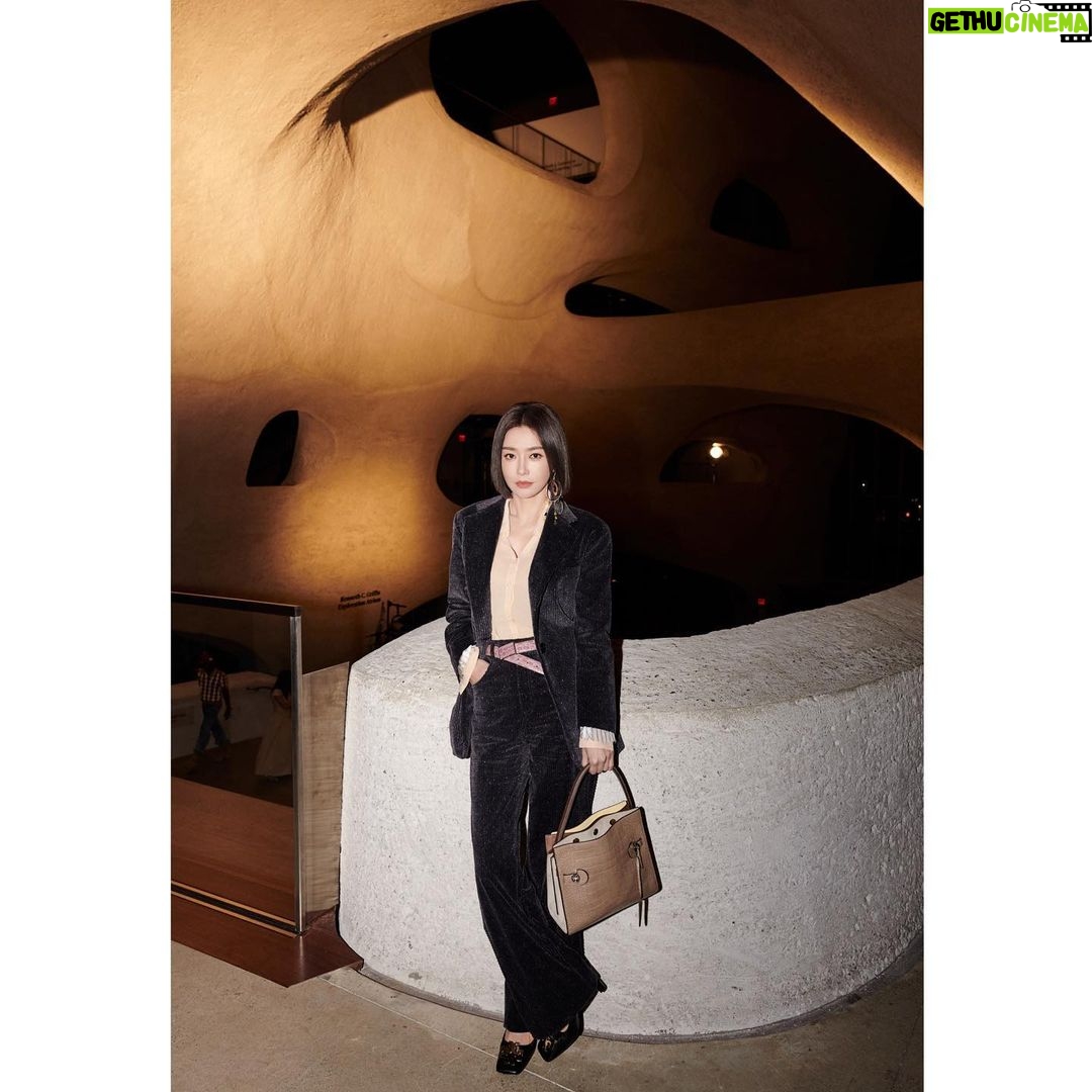 Qin Lan Instagram - 与老朋友又见面了。@toryburch, #ToryBurch , #ToryBurchSS24