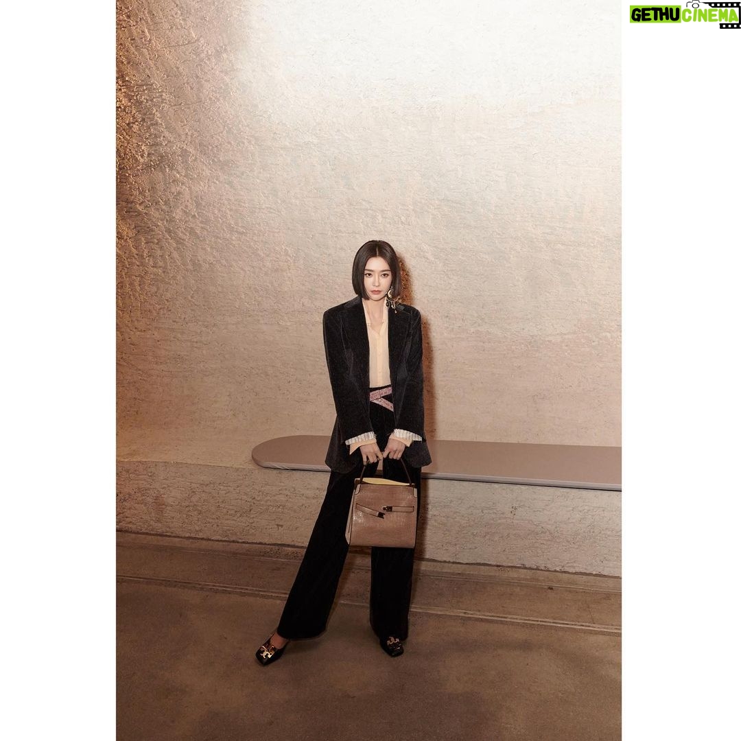 Qin Lan Instagram - 与老朋友又见面了。@toryburch, #ToryBurch , #ToryBurchSS24