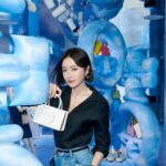 Qin Lan Instagram - 来了一趟云上旅行☁️ 还见到了许多老朋友～ @toryburch #ToryBurch #ToryBurchSingapore #tmonogram
