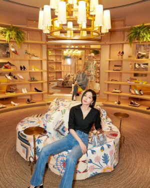 Qin Lan Instagram - 来了一趟云上旅行☁️ 还见到了许多老朋友～
@toryburch 
#ToryBurch #ToryBurchSingapore #tmonogram