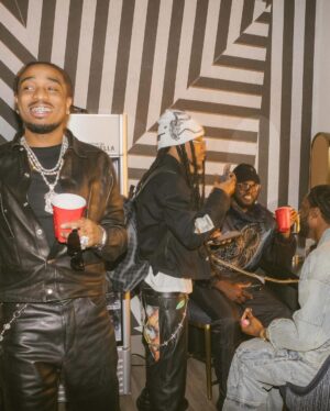 Quavo Instagram - Light hittin off the ice when im drinkin WHITE X