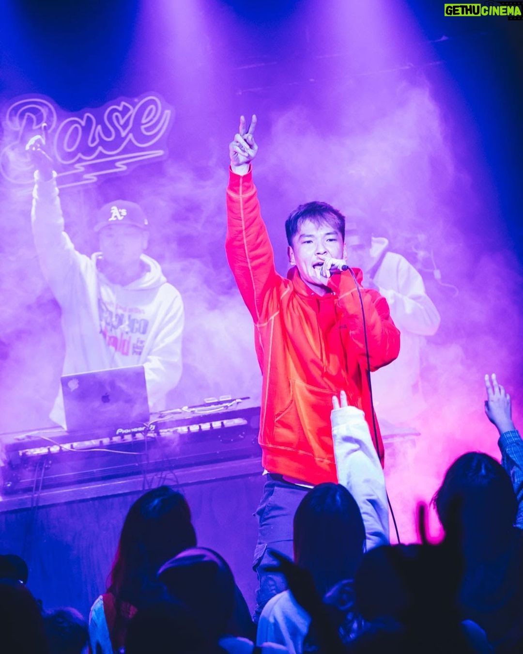 RAY Instagram - RAY主催DANCE 「アマレイ RAY LONG LIVE」 おもろすぎて1時間半予定のLIVEが2時間20分やってしまったよね🤣 俺はほんまに恵まれてるし愛されてるわ🙏 THUNDER、EMPEROR、LIFE STYLE、MEGALO 来てくれた全ての関係者、お客さんに感謝感激です🙏 ありがとうございました! アマレイまた絶対やります🔥🔥 photo by @junya_thirdeye #SINGER_RAY #アマレイ #THUNDER #LIFESTYLESOUND #EMPERORSOUND #MEGALO #尼崎