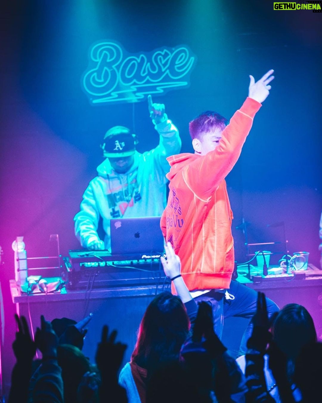 RAY Instagram - RAY主催DANCE 「アマレイ RAY LONG LIVE」 おもろすぎて1時間半予定のLIVEが2時間20分やってしまったよね🤣 俺はほんまに恵まれてるし愛されてるわ🙏 THUNDER、EMPEROR、LIFE STYLE、MEGALO 来てくれた全ての関係者、お客さんに感謝感激です🙏 ありがとうございました! アマレイまた絶対やります🔥🔥 photo by @junya_thirdeye #SINGER_RAY #アマレイ #THUNDER #LIFESTYLESOUND #EMPERORSOUND #MEGALO #尼崎