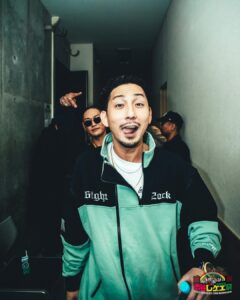 RAY Instagram - 渋谷レゲエ祭2023 今年は7回ステージに立たせてもらった🙏 衣装全部変わってたん気付いた？ 句潤君とバトルもやったし 最高に楽しいイベントでした🙌 SPICY CHOCOLATE @spicy_chocolate23 渋谷レゲエ祭スタッフの皆さん @shibuyareggaebash お疲れ様でした 来てくれたらみんなもありがとね😁 photo by @junya_thirdeye Costume provided by @leflah_official #SINGER_RAY #REGGAE #レゲエ #渋谷レゲエ祭2023 #SPICYCHOCOLATE