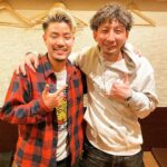 RAY Instagram - 吉本新喜劇のレイチェルさんとMTGがてら飲んでたら レイチェルさんがサプライズで もものまもるさんと ぎょうぶのさわはたさんを呼んでくれて最高 しかもまもるさんは俺の 1stアルバムのポガティブ持ってるってゆうね 俺はほんまに芸人さんをREPECTしてるからほんまに嬉しかった😂 最高な夜でした また飲みましょうー🍻