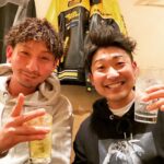 RAY Instagram - 吉本新喜劇のレイチェルさんとMTGがてら飲んでたら レイチェルさんがサプライズで もものまもるさんと ぎょうぶのさわはたさんを呼んでくれて最高 しかもまもるさんは俺の 1stアルバムのポガティブ持ってるってゆうね 俺はほんまに芸人さんをREPECTしてるからほんまに嬉しかった😂 最高な夜でした また飲みましょうー🍻