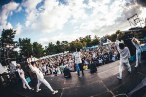 RAY Instagram - 平安レゲエフェスティバル⛩
久しぶりの京都でのLIVE

平安神宮の目の前ってゆう最高なロケーションで
お客さんも元気でめちゃくちゃ楽しいLIVEでした🙏
あとPETERさんのDON'T GIVE UP歌う前のMCで泣きそうなりました。。

呼んでくれたサペさん、BUSH HANTERに感謝です！
来年もあることを願ってます🙏
@bhm_sape 
#SINGER_RAY
#BUSHHANTER
#平安神宮

photo by @junya_thirdeye