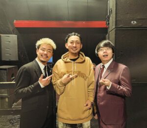 RAY Instagram - 愛媛 お笑い❌REGGAE
BOSTON BEACH2周年　PARTY at BIBROS

芸人さんはほんまにリスペクトしてます👏
めちゃくちゃ笑かせてもらいました
呼んでくれたYU-Gに感謝🙏愛媛また来ます😁
#SINGER_RAY #REGGAE
#レゲエ #もも #漫才
#LEFLAH