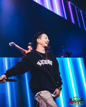 RAY Instagram - 渋谷レゲエ祭2023
今年は7回ステージに立たせてもらった🙏
衣装全部変わってたん気付いた？
句潤君とバトルもやったし
最高に楽しいイベントでした🙌
SPICY CHOCOLATE @spicy_chocolate23 
渋谷レゲエ祭スタッフの皆さん @shibuyareggaebash 
お疲れ様でした
来てくれたらみんなもありがとね😁

photo by @junya_thirdeye 
Costume provided by
@leflah_official 

#SINGER_RAY #REGGAE
#レゲエ #渋谷レゲエ祭2023
#SPICYCHOCOLATE