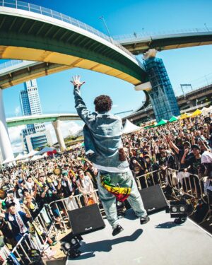 RAY Instagram - HIGHEST MOUNTAIN 2023
25th anniversary⛰️
３年ぶりのハイエスト
呼んでもらえて本当に嬉しかった。
REGGAEの波が確実に来てるのを感じた1日
MIGHTY JAM ROCK familyに心から感謝 @mightyjamrock_info 
@mjrkyara 
熱い中来てくれたみんなもありがとうね🔥
REGGAEで遊びましょう🎵

photo by @junya_thirdeye 
Costume provided by @leflah_official 

#HIGHESTMOUNTAIN2023
#MIGHTYJAMROCK
#SINGER_RAY #REGGAE
