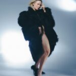 Róisín Murphy Instagram - VIVA MEXICO! 🇲🇽 @elle_mexico is OUT. Link for full story in stories 🔗 Shot in Mexico city May 2023. 💦 Foto: Khristio @khristio Estilismo: Raúl Álvarez @raul_al Producción: Fernanda Pacheco @ferpachco y Alonso Díaz @aaalons #ELLEMéxico Maquillaje: Ana G de V @anagdev Pelo: Isra Quiroz @israquiroz Uñas: Xilo Nails @xilonail.s Asistentes de foto: Christoper Valle @_chrisstoper, Israel Ortíz Asistente de Moda: Sol Sanz @sol_sanz Editora general: Claudia Cándano @candanoclau #roisinmurphy #ellemagazine #mexicocity #photoshoot #fashion #fashionshoot #mexicandesigner