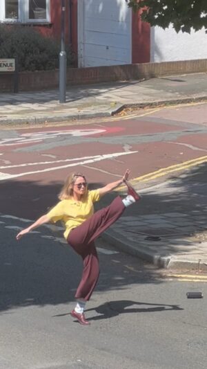 Róisín Murphy Instagram - Slide and glide- get your Jazz-Funk moves on! 
I’m thrilled to announce Moodymann has turned-in a beautiful remix of my (as yet), unreleased track, ‘What Not To Do’. 
Not quite a duet but he’s got his slinky vocals on there too! 😍 🔗 link in bio! 

#roisinmurphy #moodymann #moodymannremix #newsong #hitparade #remix