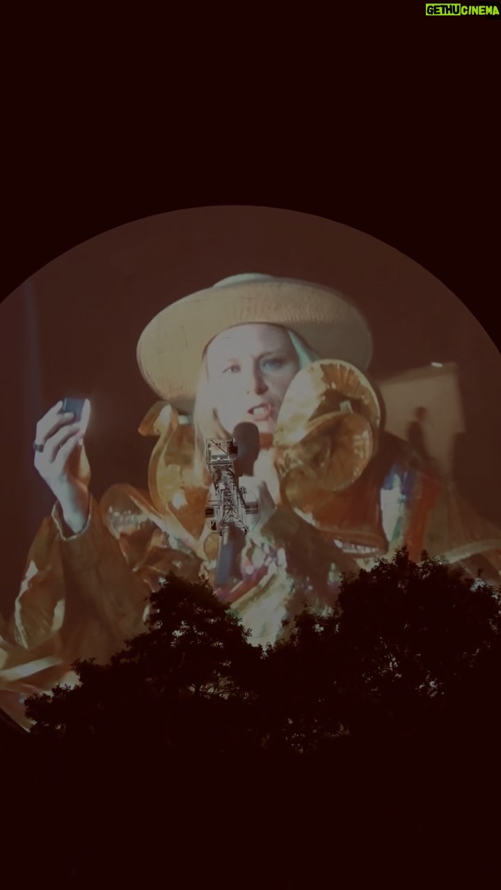 Róisín Murphy Instagram - #ANDITHINKYOU’VEALWAYSKNOWNIHAVEFEELINGSFORYOUTHATBURNBUTYOUJUSTWON’TGOTHEREWITHMEANDACCECPTSOMESORTOFRESPONSIBILTY Yesterday at @bluedotfestival 🔵📡💙 #roisinmurphy #roisinmurphylive #youknew #bluedotfestival #jodrellbank #hitparade #unputdownable