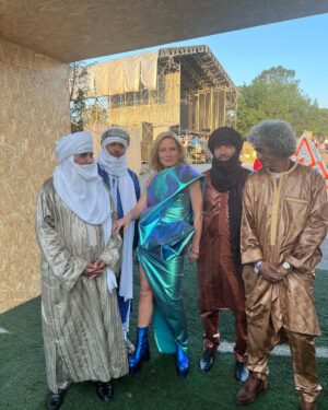 Róisín Murphy Instagram - The moment I met absolute HEROES @tinariwen last night, in #bilbao @bilbaobbklive 🌀😃😃
Looking forward to TONIGHT @northseajazz #rotterdam 🔥🩷💜#roisinmurphylive #hitparade 🩵