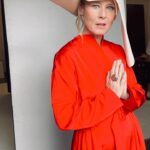 Róisín Murphy Instagram – Handmaid’s tale my arse 😜 YOU KNEW! 

#roisinmurphy #hitparade #youknew