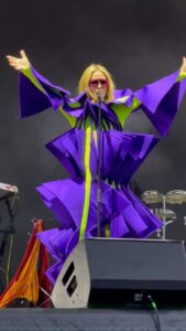 Róisín Murphy Instagram - I let you see… 🌀 last night in Dublin 💜💜💜 Incredible outfit @katetabor