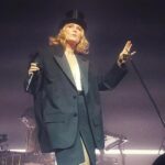 Róisín Murphy Instagram - Roll Up, Roll Up!! This is the show of my career, the band, the songs, the staging and I have never been more fit 💪 Next up Leeds 🖤 Ticket link in stories 🔗 Photos @acostagarcia 🖤
