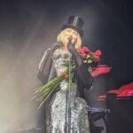 Róisín Murphy Instagram - Roll Up, Roll Up!! This is the show of my career, the band, the songs, the staging and I have never been more fit 💪 Next up Leeds 🖤 Ticket link in stories 🔗 Photos @acostagarcia 🖤
