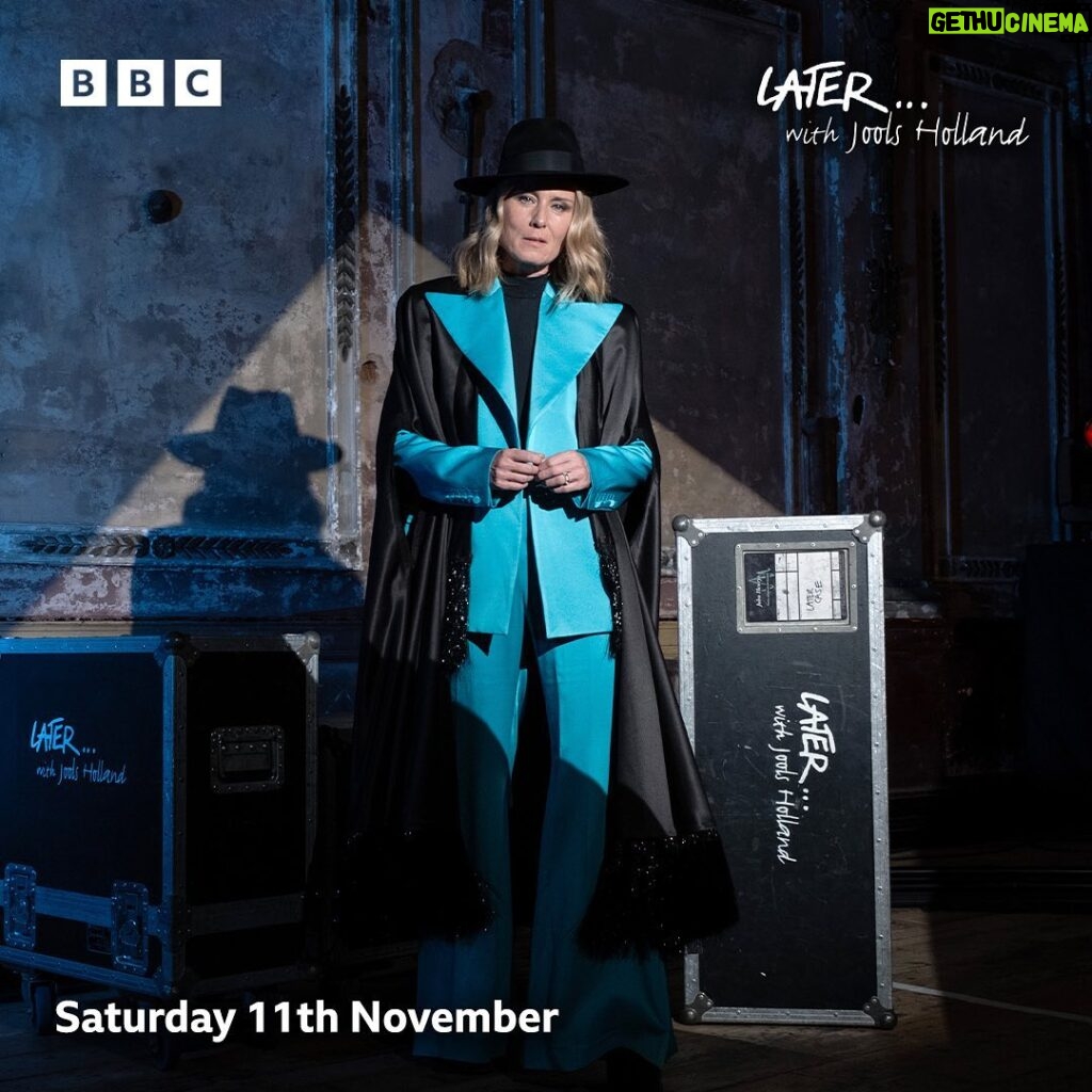 Róisín Murphy Instagram - So happy to announce I’ll be on Later @jools.holland.official this Saturday night!! My band and I will be on top form, performing very special versions of two songs from my album, Hit Parade 😎🖤 Saturday 11th November, 9:55pm @bbctwo / @bbciplayer #roisinmurphy #roisinmurphylive #hitparade #joolsholland