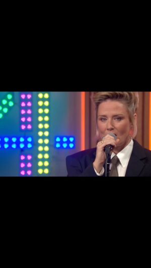 Róisín Murphy Instagram - It was lovely to be on @sundaybrunchc4 again 🥰 You can catch up on the whole show including a performance of COOCOOL with @jamiemccredie and an interview too! Link in stories 

Hair: @eamonnhughes 
Make-up: @oliviacochranemakeup