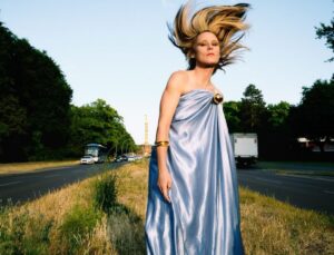 Róisín Murphy Instagram - I spent a crazy, fun day in Berlin with the most wonderful, dedicated team making this shoot for @voguegermany 🖤 link for full story in stories 

My new album ‘Hit Parade’ is out! BUY, STREAM AND SAVE NOW! 

Interview: @mariahunstig; Director: @stiniroehrs; DoP: @louislustermann; Styling: @nikipauls; Hair: @dushan___petrovich; Make-up: @stephaniekunzmakeup; Production: @akkurat.studios, @louise_cpc; Video Edit: @matthias_graatz; Colour: @m.y.l.e.s @studio__rm; Steadicam: @steadicamop_de 

#roisinmurphy #voguegermany #photoshoot #fashionshoot #berlin #fashion #hitparade