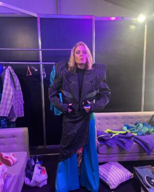 Róisín Murphy Instagram - Fascinating! Intoxicating! Illuminating! My trip to South America has been just wonderful!! Thank you to all the lovely people who came to see my show, I’m incredibly touched by the warmth we received🔥 Until the next time! Gracias & Obrigada ❤️🇧🇷🇦🇷🇨🇱

#roisinmurphy #roisinmurphylive #southamericatour #festival #primaverasound