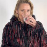 Róisín Murphy Instagram - Mum’s havin’ fun! @versatille photoshoot in Ibiza 😎 #roisinmurphy #photoshoot #vlog