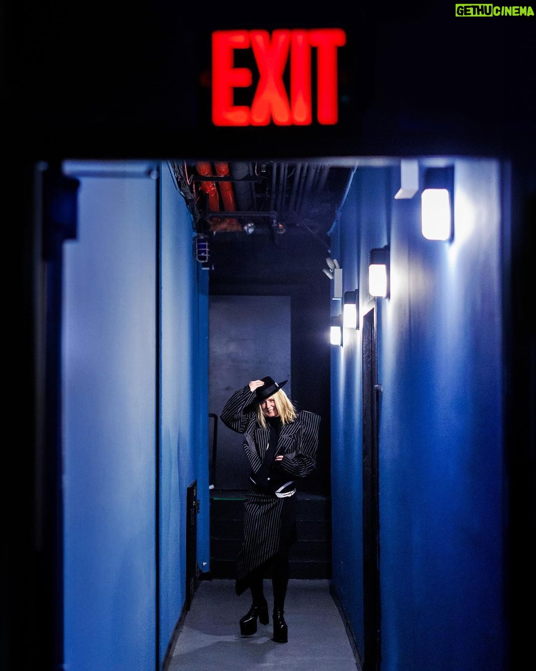 Róisín Murphy Instagram - Incredible images shot by @bojanhohnjec at my NYC show last Wednesday @terminal5nyc 🌀Tonight a sold out show at @thewiltern LA!! 🖤 #roisinmurphy #roisinmurphylive #hitparade #hitparadetour #terminal5 #terminal5nyc #roisinmurphytour