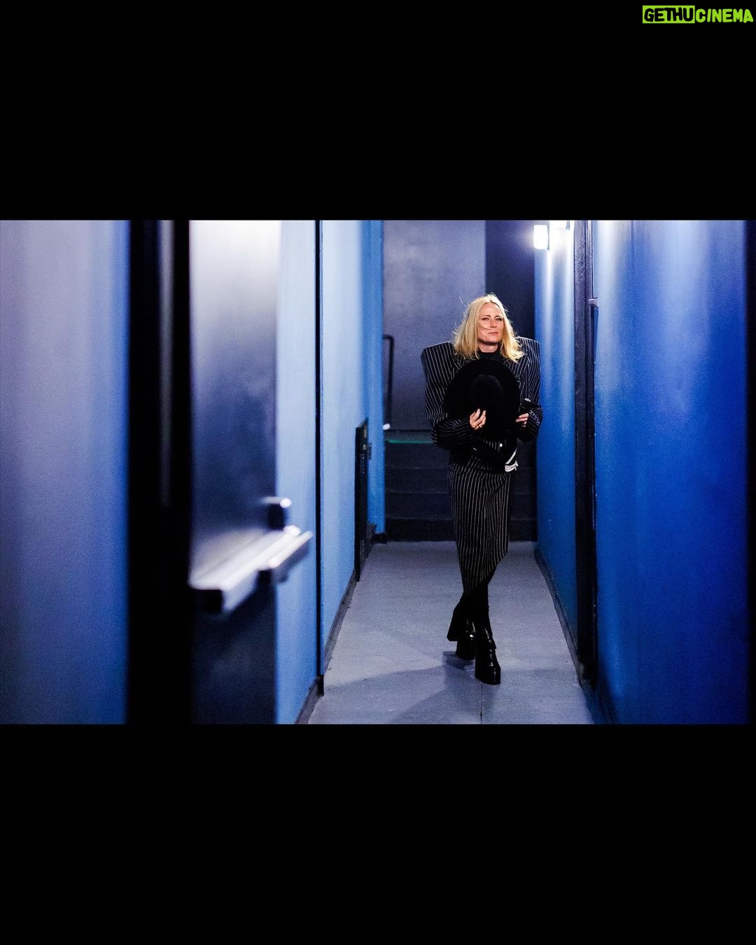 Róisín Murphy Instagram - Incredible images shot by @bojanhohnjec at my NYC show last Wednesday @terminal5nyc 🌀Tonight a sold out show at @thewiltern LA!! 🖤 #roisinmurphy #roisinmurphylive #hitparade #hitparadetour #terminal5 #terminal5nyc #roisinmurphytour
