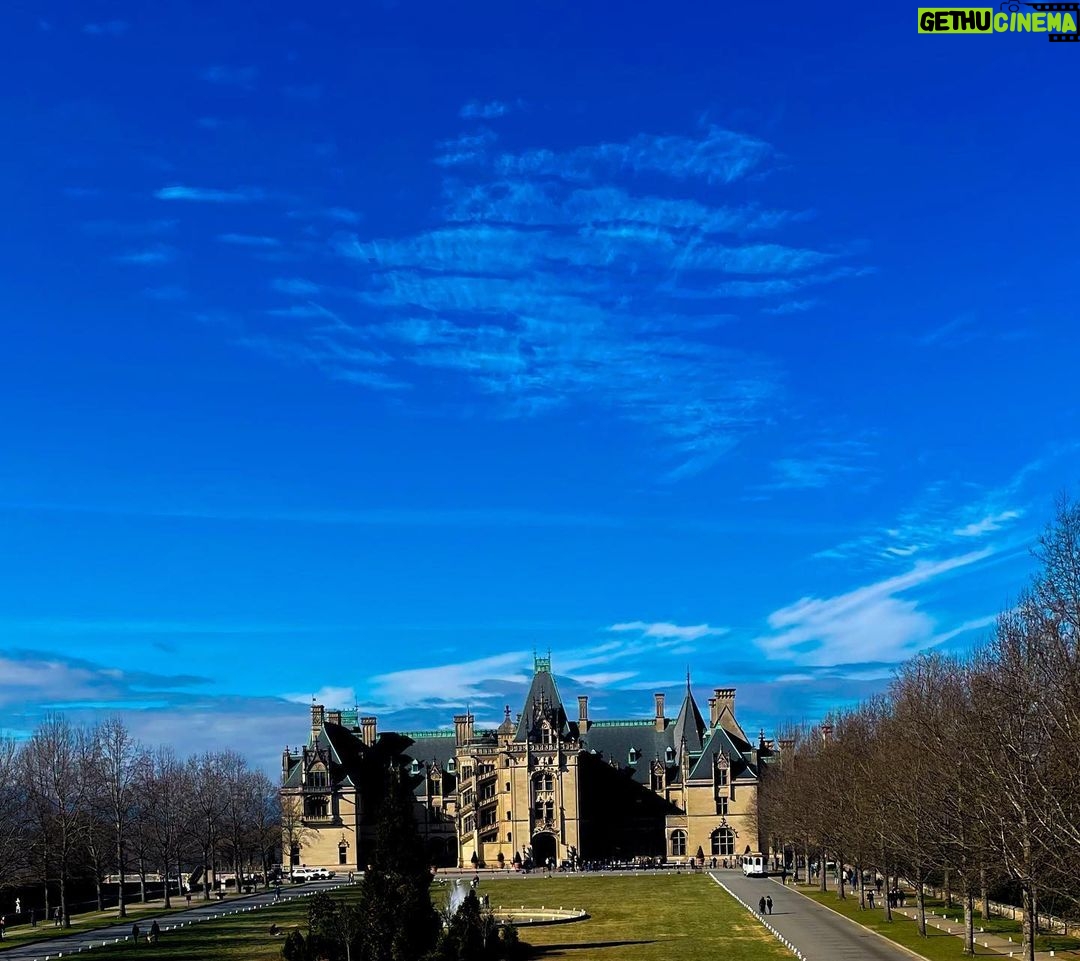 RJ Mitte - 8K Likes - Beautiful day out at the @biltmoreestate with my favorite people!! Happy holidays everyone!!