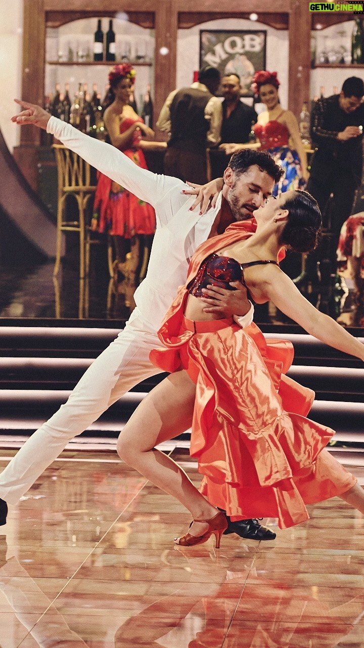 Ra煤l Coronado Instagram - 馃敟 This boy is on fireeeee 馃敟 @raulcoronado mostr贸 una rumba con factor piel chinita 馃槏 #MiraQui茅nBailaMX, todos los domingos a las 9:00 p. m. por #LasEstrellas