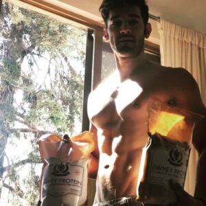 Raúl Coronado Instagram - 😎😎😍 💪 🏋️‍♀️ 😍. @invictusproteinmx  #actor #mexico #protein #goodvibes #excercise #excelentetarde #thursdayvibes #motivation