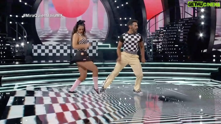 Raúl Coronado Instagram - Raúl Coronado nos hizo mover al ritmo del rock and roll 🤘🏻 😎 Su baile nos transportó a la era dorada del buen rock. 🎸✨ Sigue con nosotros en #MiraQuiénBailaMX la revancha por #LasEstrellas 🕺🏼