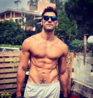 Raúl Coronado Instagram - Excelente sábado!! #actor #mexico #listo #esloquehay #buenavibra #homesweethome #sun #glasses #training #motivated @latinvasion @invictusproteinmx #dias