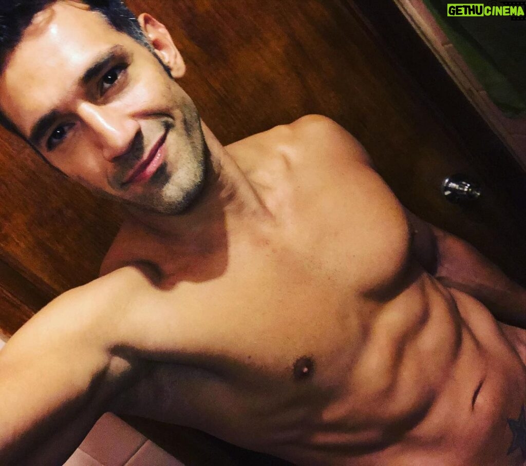 Raúl Coronado Instagram - Es Sábado y el cuerpo lo sabe !!!! #😎 #actor #llamado #gozando #smile #saturdaynight #goodvibes #film @invictusproteinmx