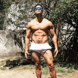 Raúl Coronado Instagram - Excelente fin de semana !!! #entrenandoduro #actor #training #smile #weekend #dontworrybehappy😊  @invictusproteinmx