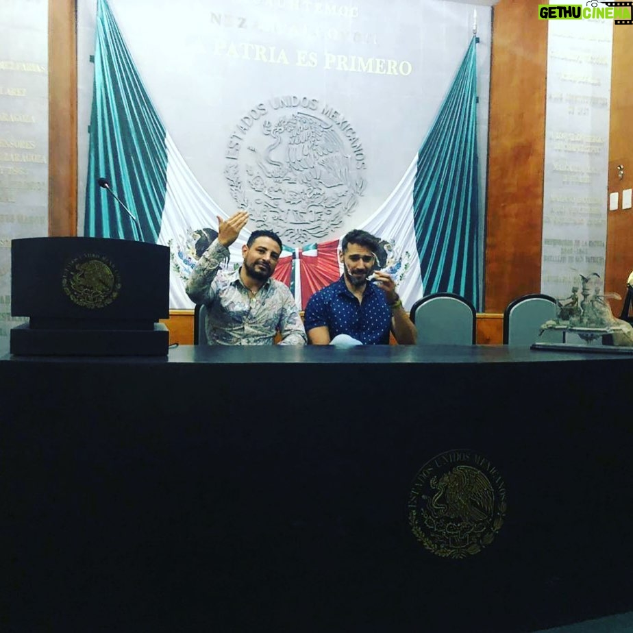 Raúl Coronado Instagram - 😎😎😎😎 #mexico #latinos #asínadamas #gozando #smile @edgarroch