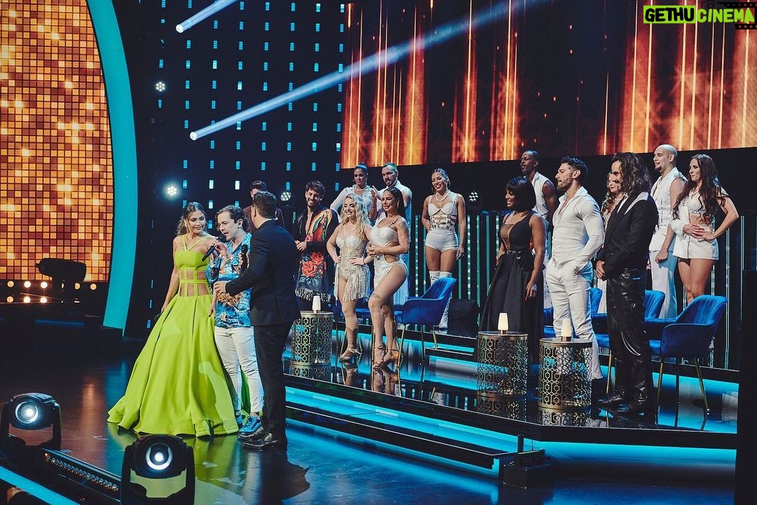 Ra煤l Coronado Instagram - The show must go on! 馃コ馃敟 Nos vemos el pr贸ximo domingo en #MiraQui茅nBailaMX, a las 9:00 p. m. por #LasEstrellas