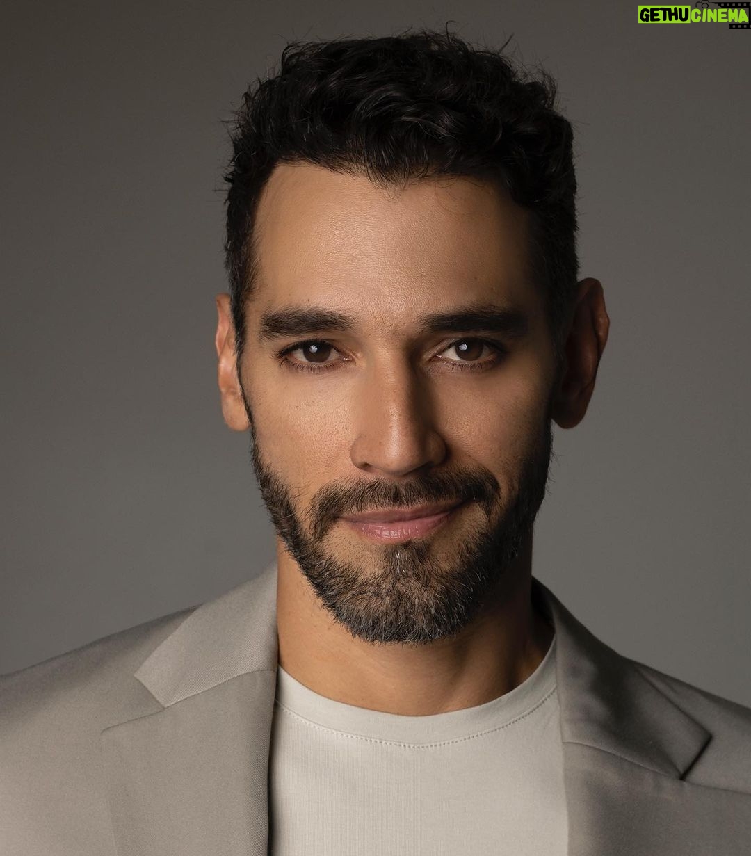 RaΓΊl Coronado Instagram - ππππ€π½π€π½ relax !!! #photosession #actor #latino