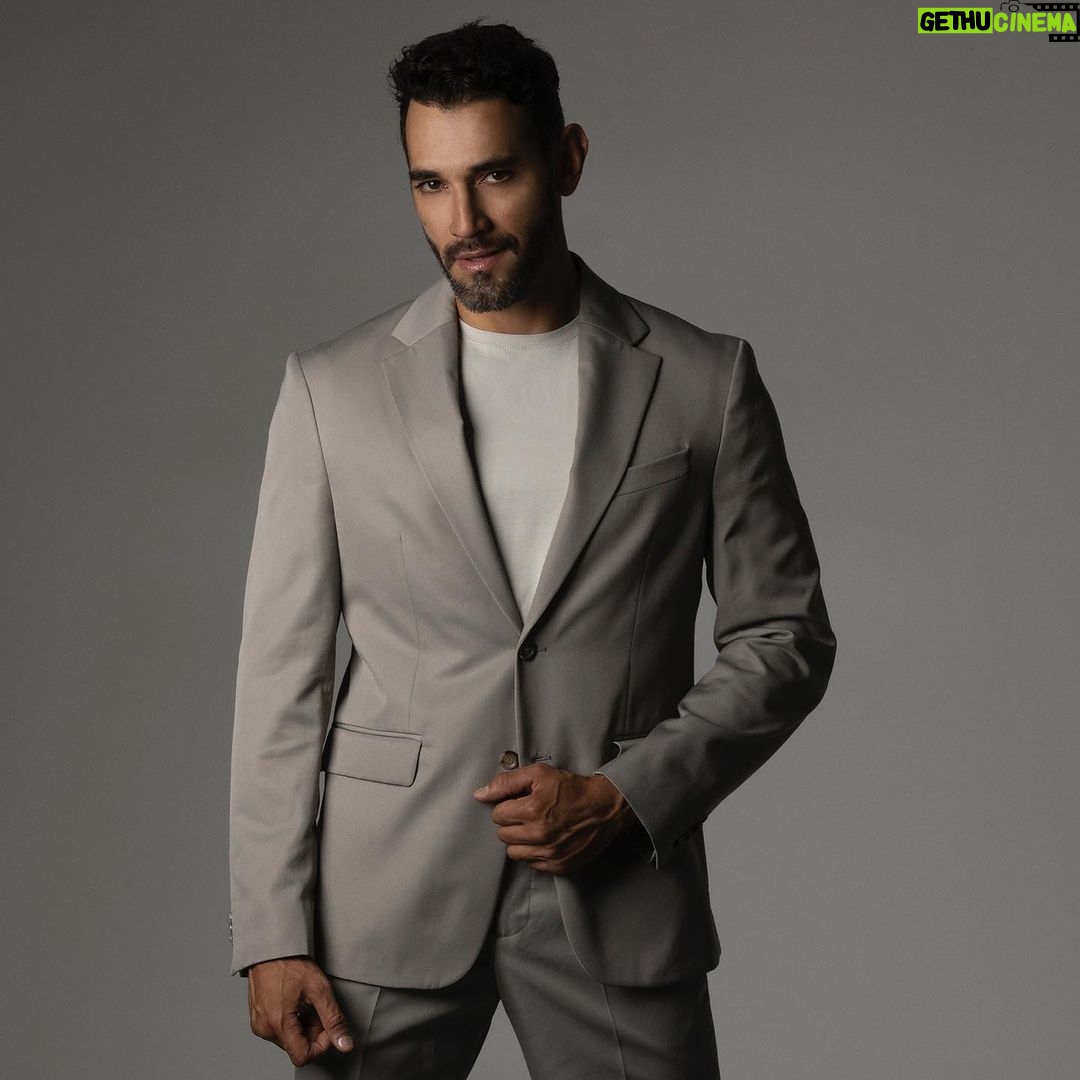 Raúl Coronado Instagram - Tardes !!! #photoshoot #😎 #actor