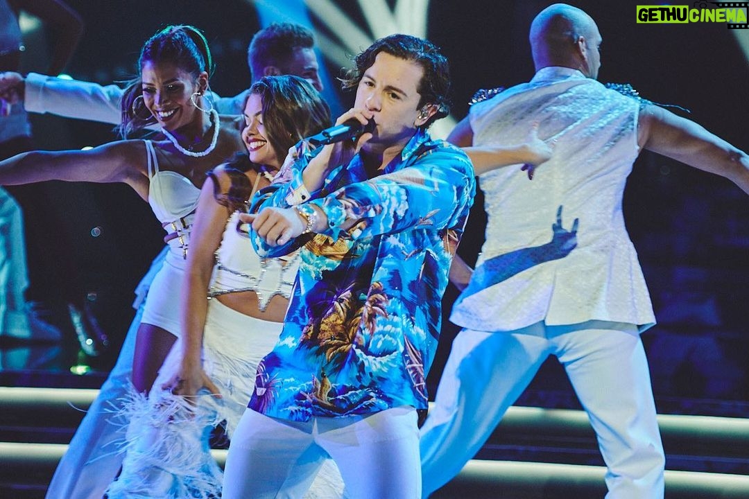 Ra煤l Coronado Instagram - The show must go on! 馃コ馃敟 Nos vemos el pr贸ximo domingo en #MiraQui茅nBailaMX, a las 9:00 p. m. por #LasEstrellas