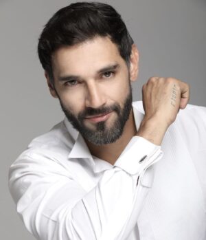 Raúl Coronado Instagram - Sábado de buena vibra !!! #actor #photosession